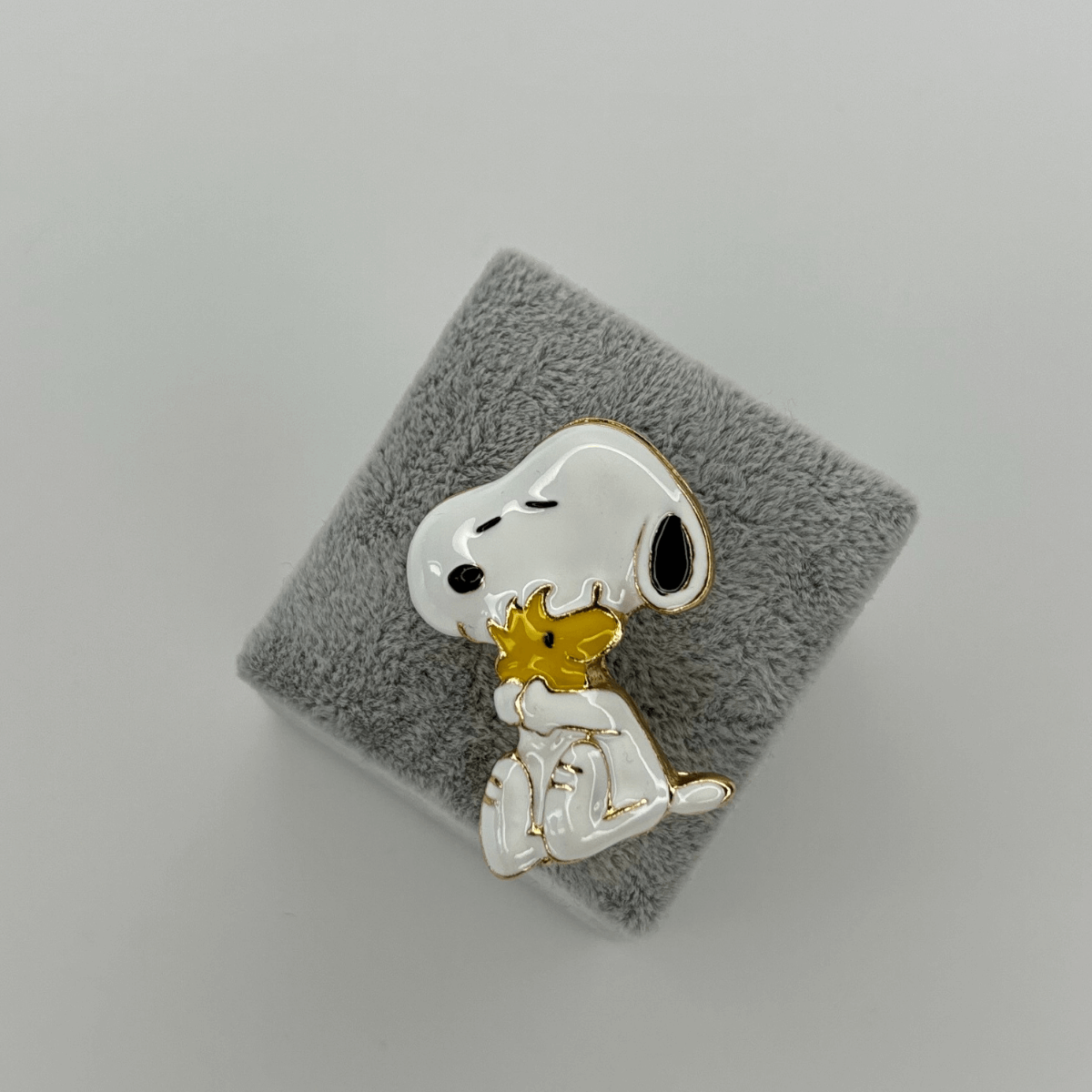 Snoopy Figürlü Gold Broş
