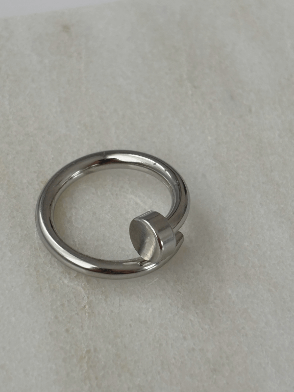 Çivi Detaylı Parlak Silver Yüzük