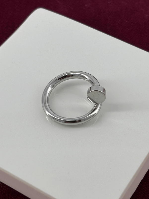 Çivi Detaylı Parlak Silver Yüzük