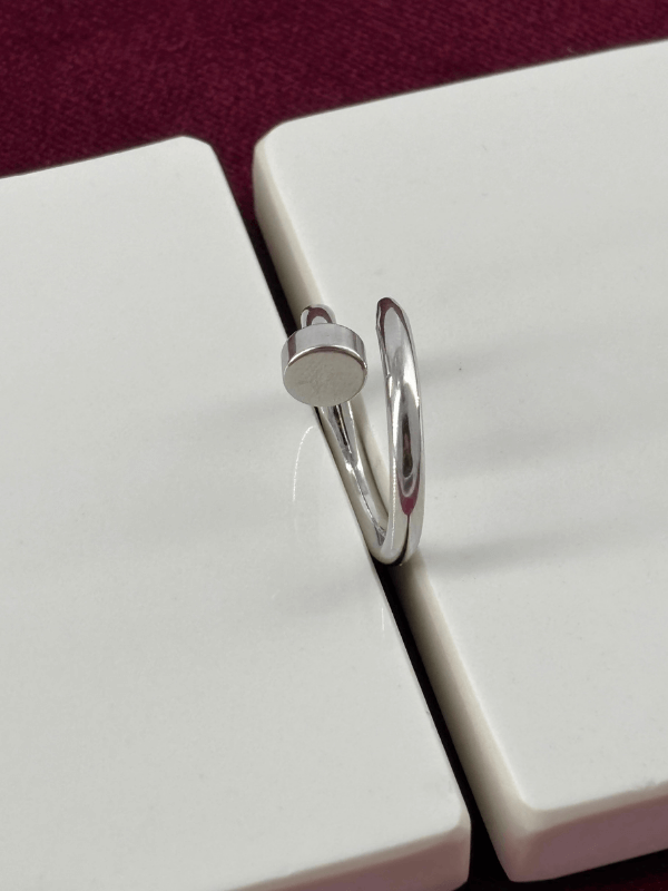 Çivi Detaylı Parlak Silver Yüzük