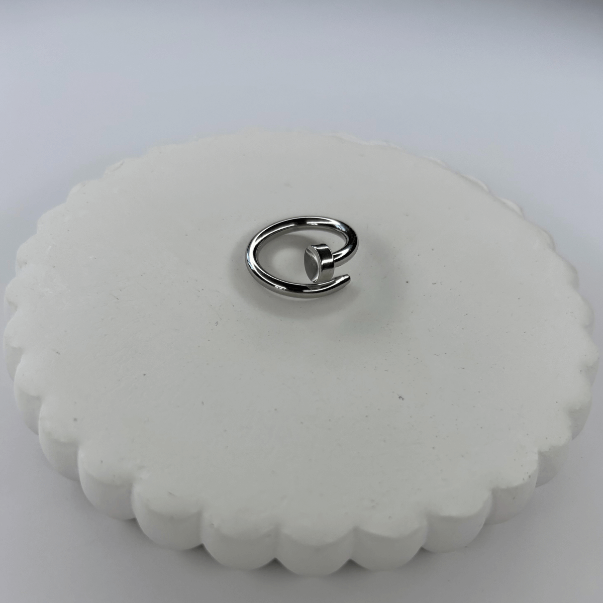 Çivi Detaylı Parlak Silver Yüzük