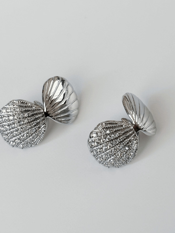 Açılır Kapanır Taşlı Deniz Kabuklu Silver Küpe