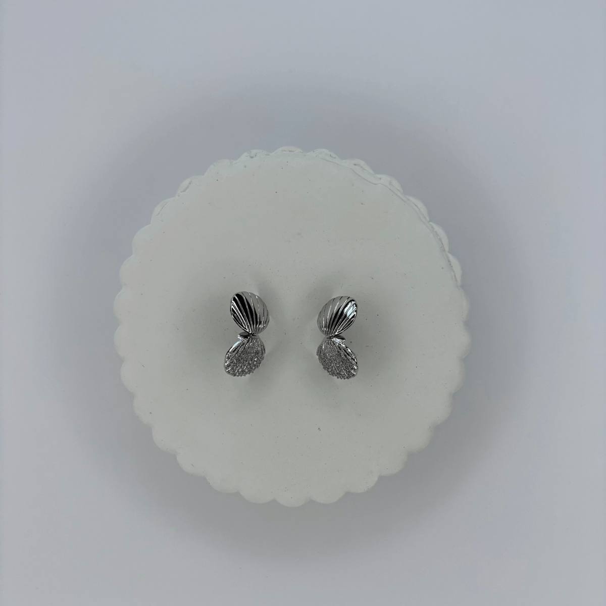 Açılır Kapanır Taşlı Deniz Kabuklu Silver Küpe