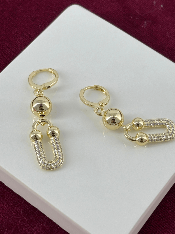 Altın Toplu Taşlı Sallantılı Gold Küpe