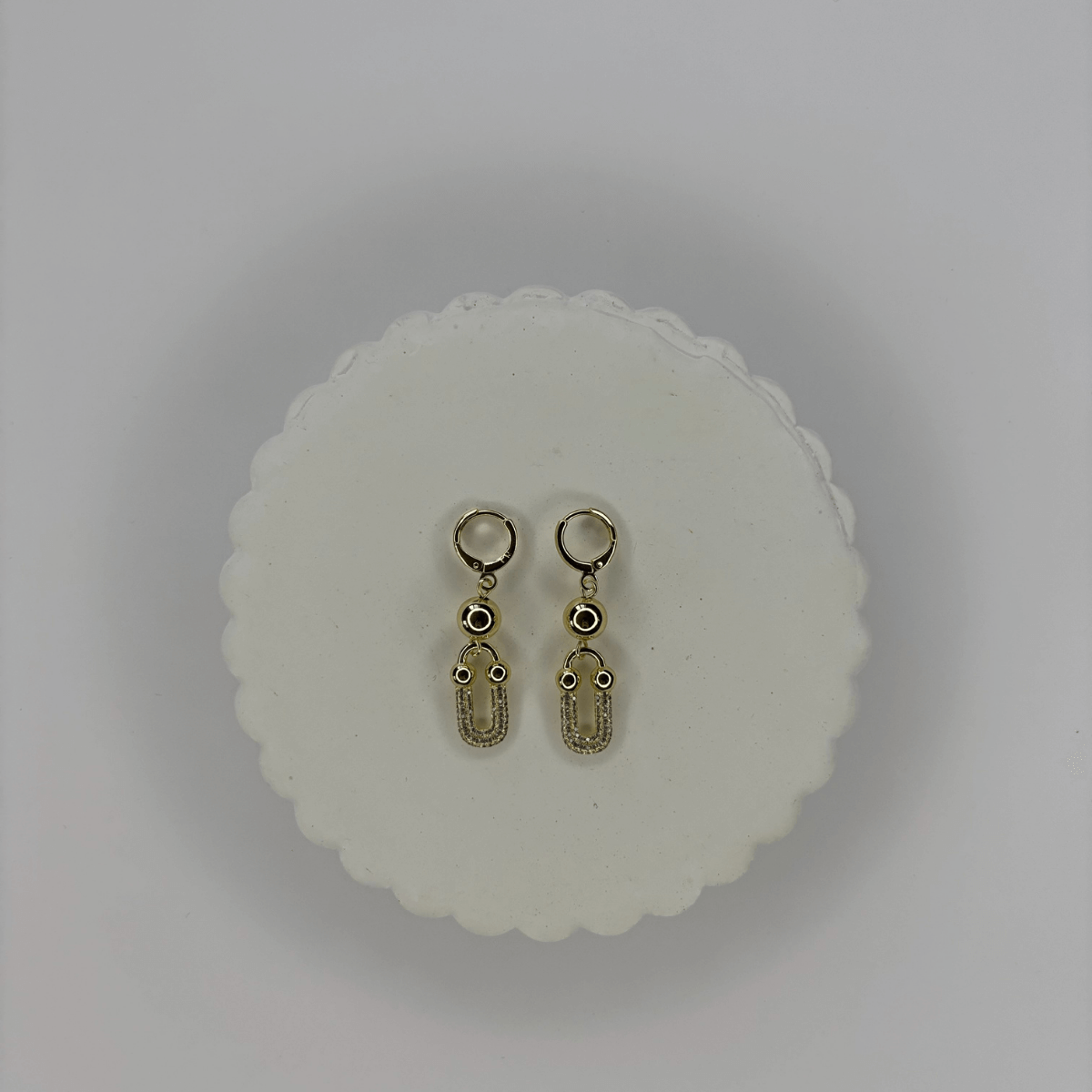 Altın Toplu Taşlı Sallantılı Gold Küpe