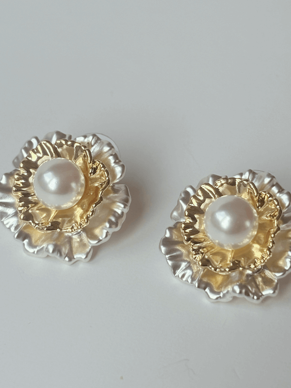 Beyaz Çiçekli İncili Gold Küpe