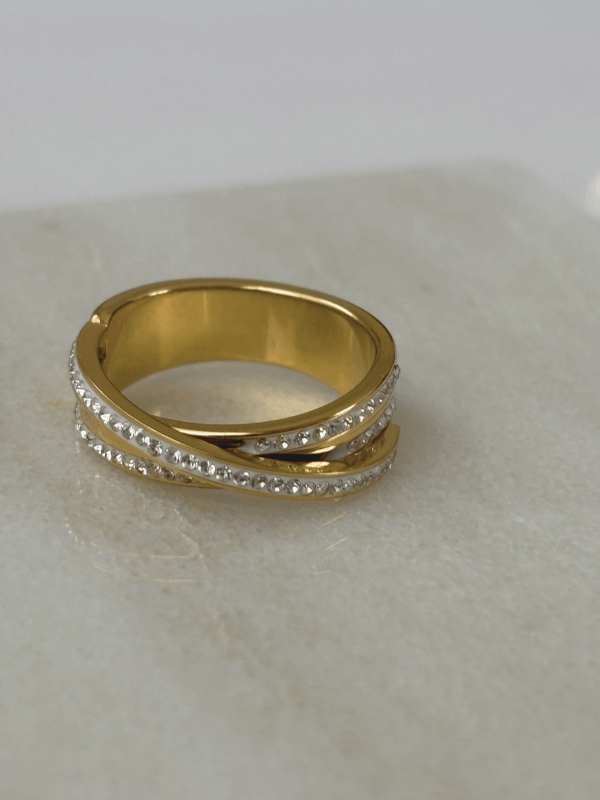 Çapraz Küçük Sıralı Taşlı Gold Yüzük