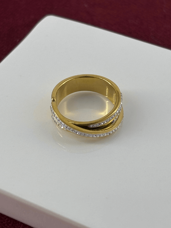 Çapraz Küçük Sıralı Taşlı Gold Yüzük