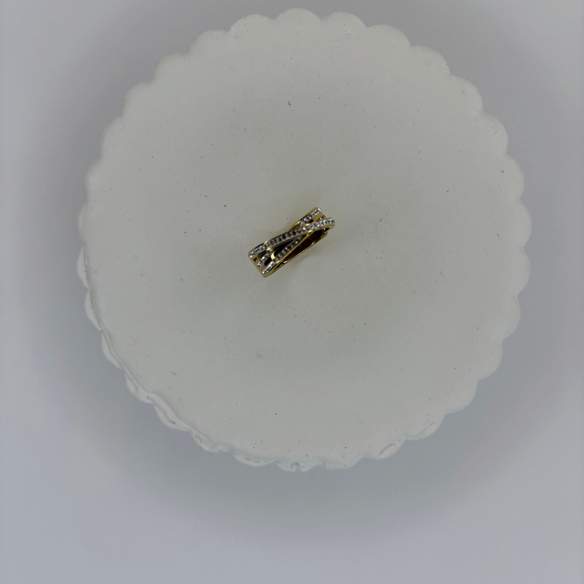 Çapraz Küçük Sıralı Taşlı Gold Yüzük