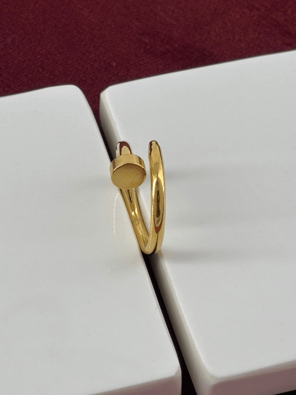 Çivi Detaylı Parlak Gold Yüzük