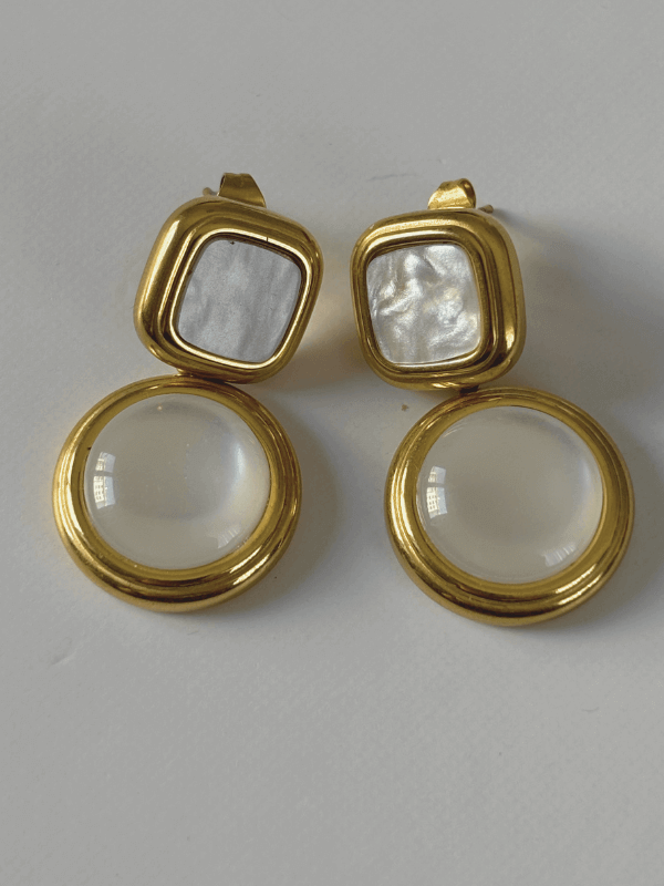 Kare ve Yuvarlak Sedef Detaylı Sallantılı Gold Küpe