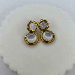 Kare ve Yuvarlak Sedef Detaylı Sallantılı Gold Küpe