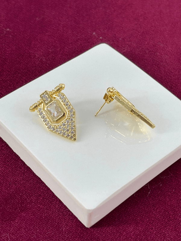 Serenay'ın Büyük ve Küçük Taşlı Gold Küpesi