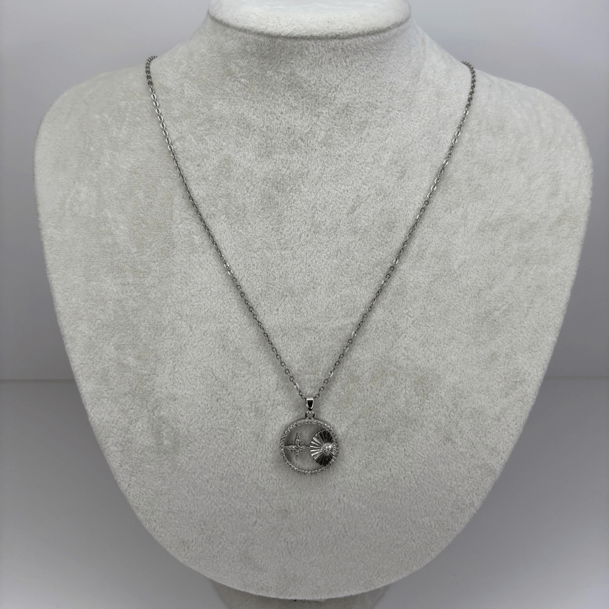 Yıldızlı ve Taşlı Silver Kolye