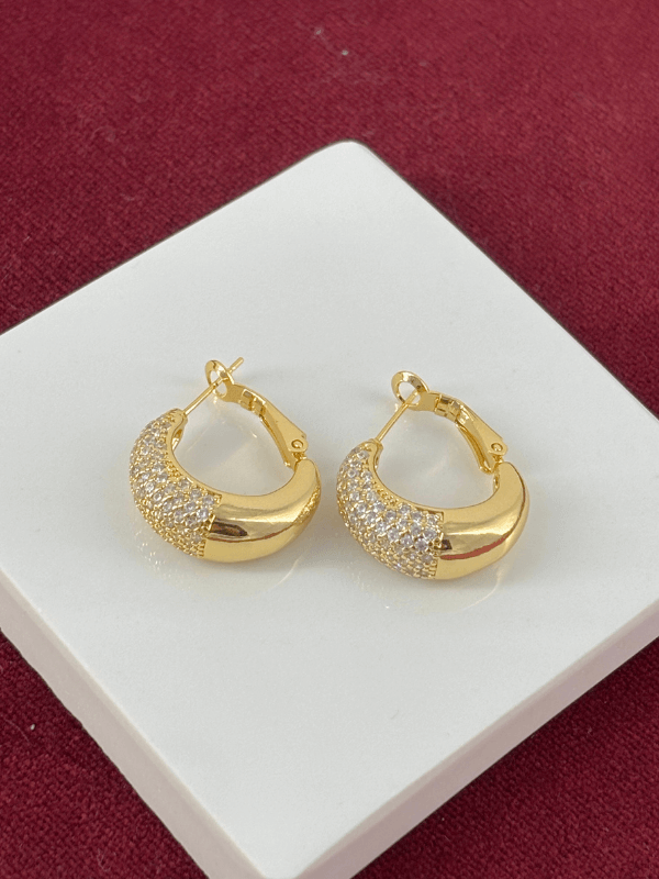 Yarısı Taşlı Yarısı Parlak Gold Halka Küpe