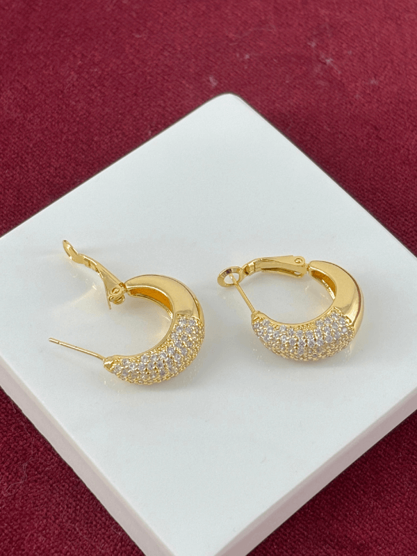 Yarısı Taşlı Yarısı Parlak Gold Halka Küpe