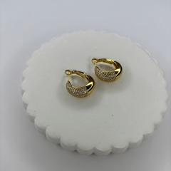 Yarısı Taşlı Yarısı Parlak Gold Halka Küpe