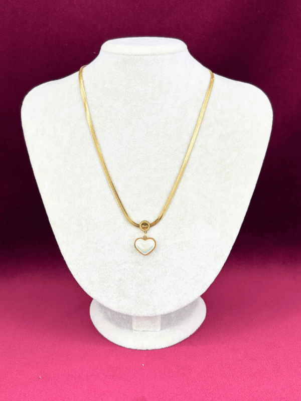 Büyük Beyaz Kalpli ve Love Yazılı Gold Kolye