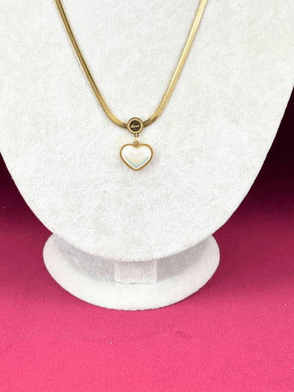 Büyük Beyaz Kalpli ve Love Yazılı Gold Kolye