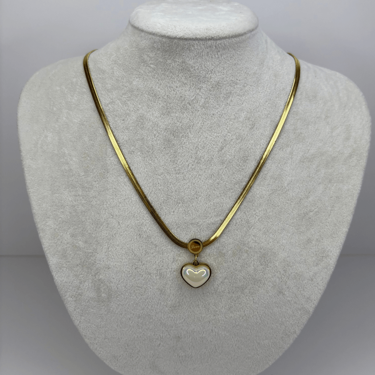 Büyük Beyaz Kalpli ve Love Yazılı Gold Kolye