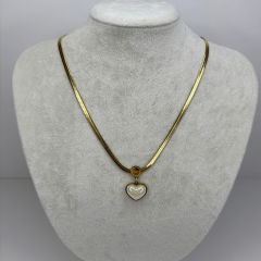 Büyük Beyaz Kalpli ve Love Yazılı Gold Kolye