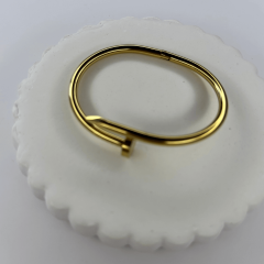 Sade Çivi Detaylı Gold Kelepçe