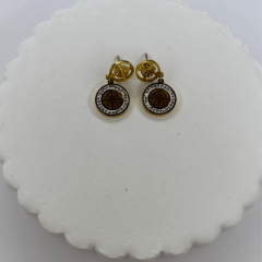 Ortası Çiçekli ve Küçük Taşlı Sallantılı Gold Küpe