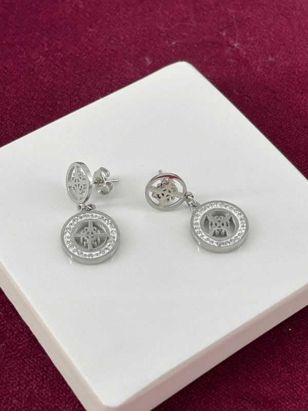 Ortası Çiçekli ve Küçük Taşlı Sallantılı Silver Küpe