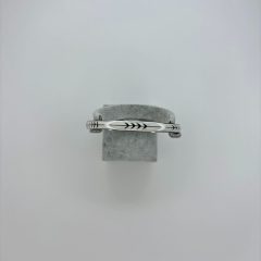 Gümüş Ok Detaylı Beyaz Renkli Silver Kelepçe