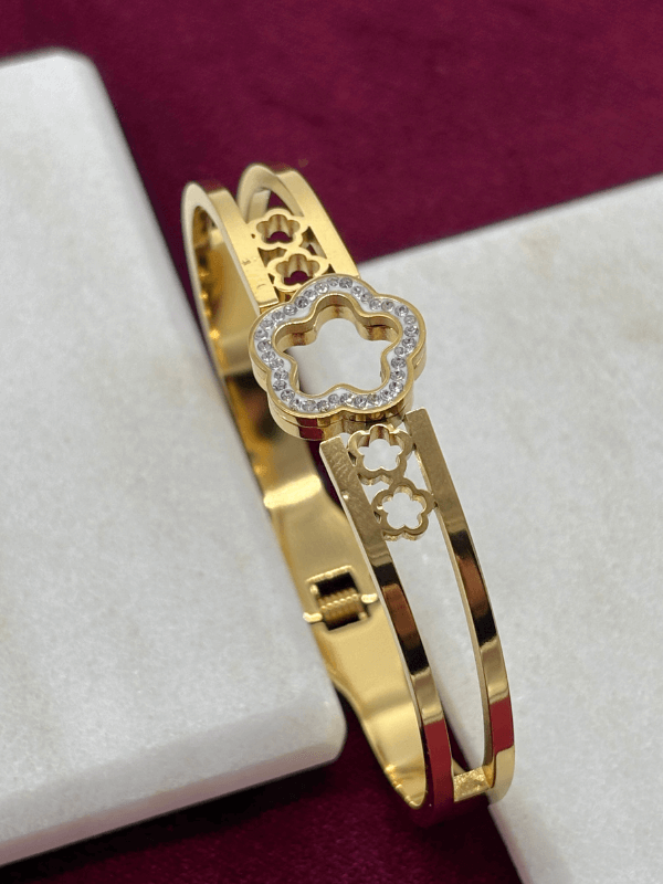 Büyük ve Küçük Taşlı Çiçekli Gold Kelepçe