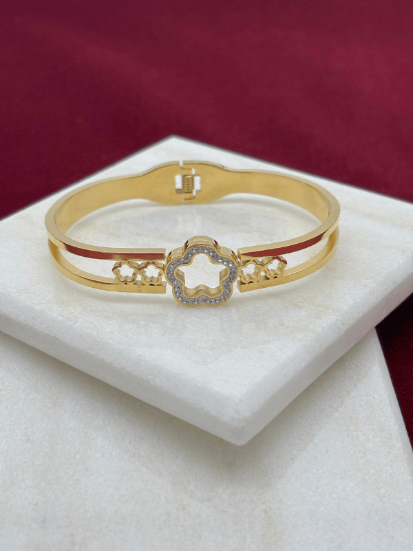 Büyük ve Küçük Taşlı Çiçekli Gold Kelepçe