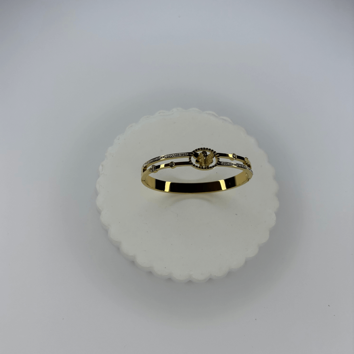 Minik Kelebek Detaylı Taşlı Gold Kelepçe