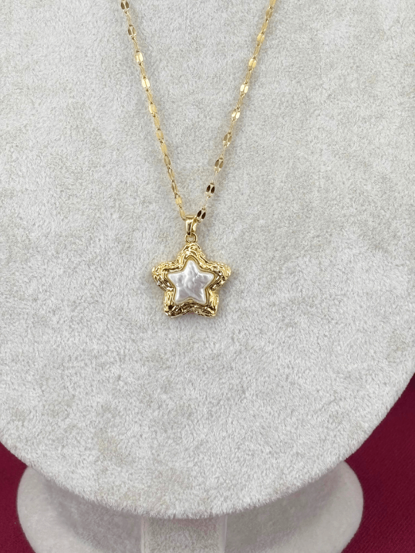 Sedef Kabartma Yıldızlı Altın Detaylı Parlak Gold Kolye