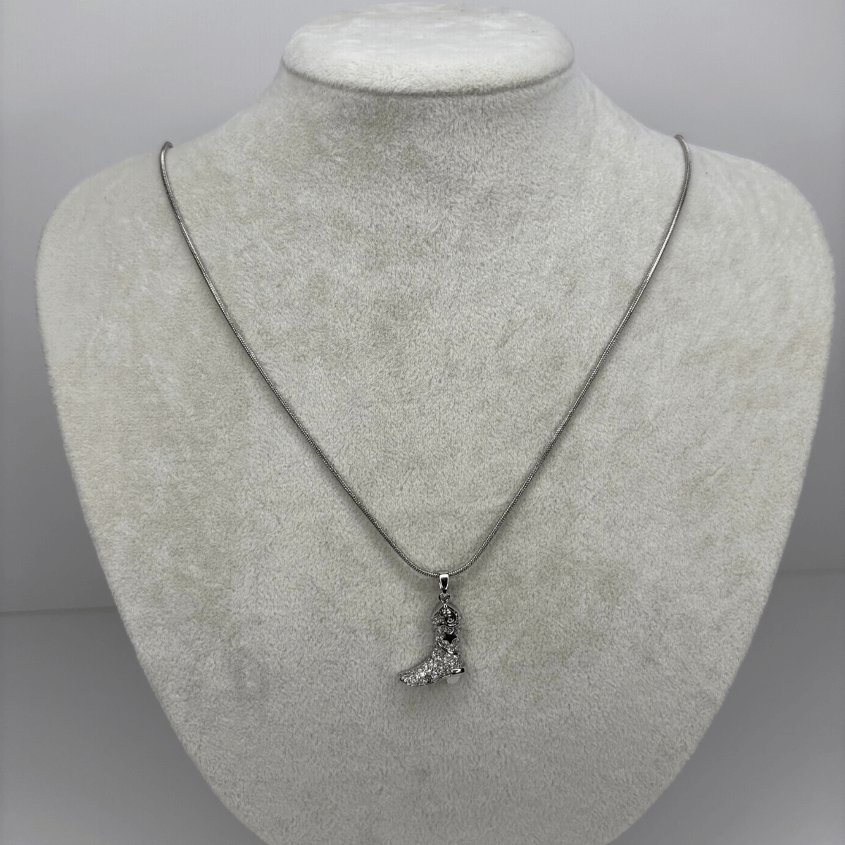 Küçük Taşlı Topuklu Kovboy Çizmeli Silver Kolye