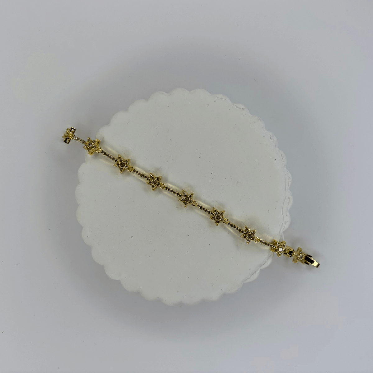 Etrafı Taşlı Yıldızlarla Çevrili Parlak Gold Bileklik