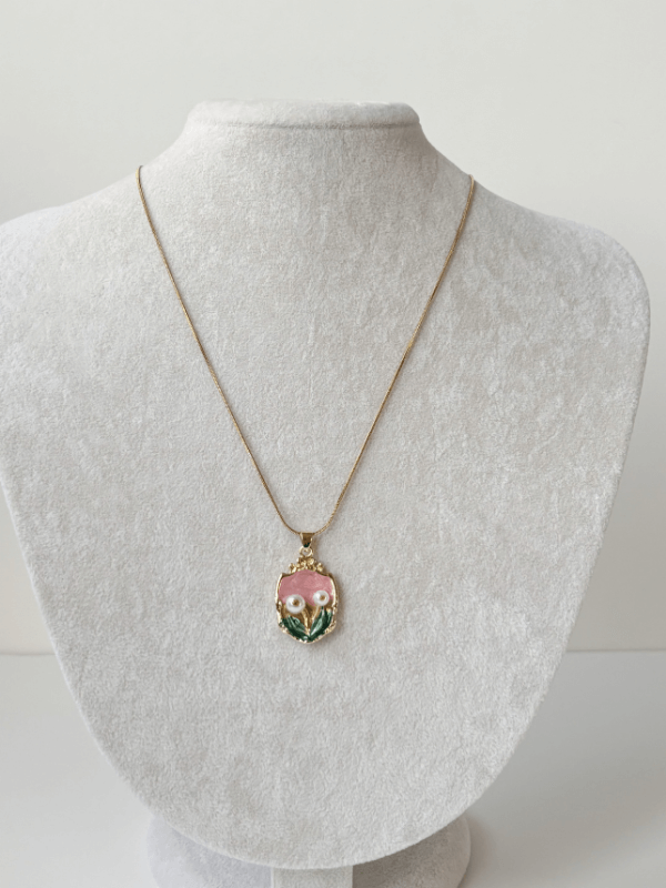 Pembe ve Yeşil Renkli Çiçekli Gold Kolye