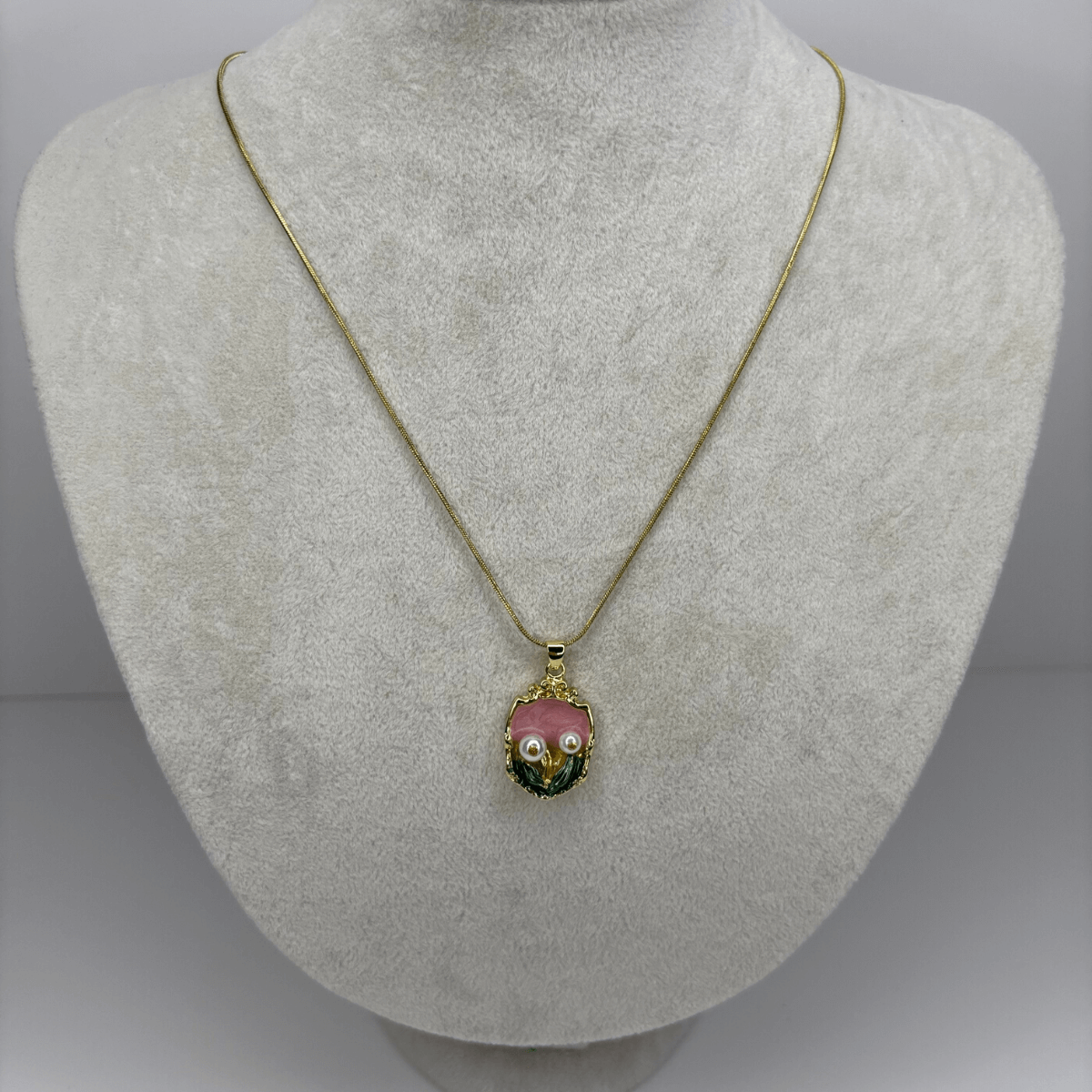 Pembe ve Yeşil Renkli Çiçekli Gold Kolye