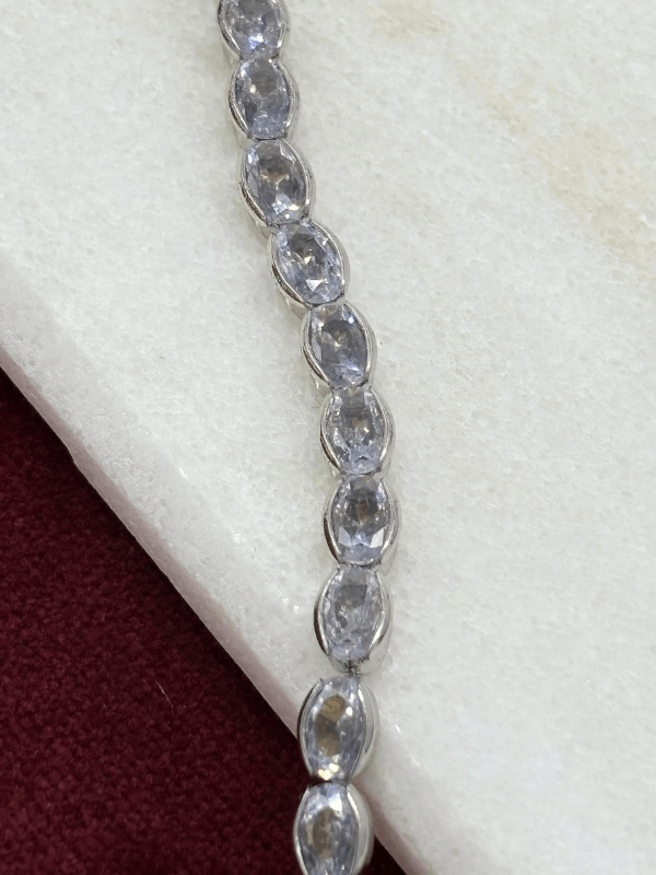 Oval Parlak Taşlı Silver Su Yolu Bileklik