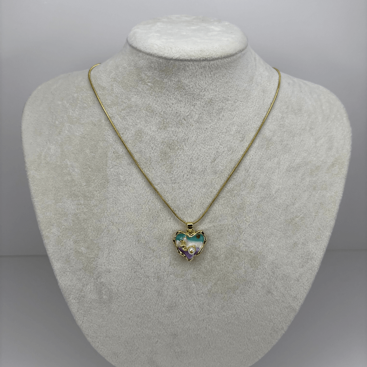 Mavi Mor ve Beyaz Tonlarında Çiçekli Gold Kolye