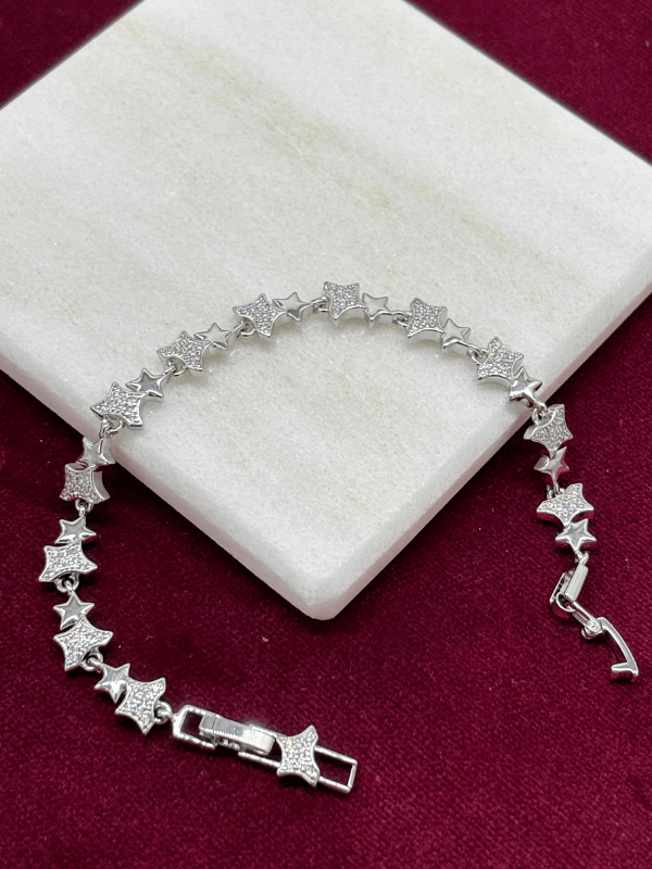 Küçük Taşlı ve Parlak Çift Yıldızlı Silver Bileklik