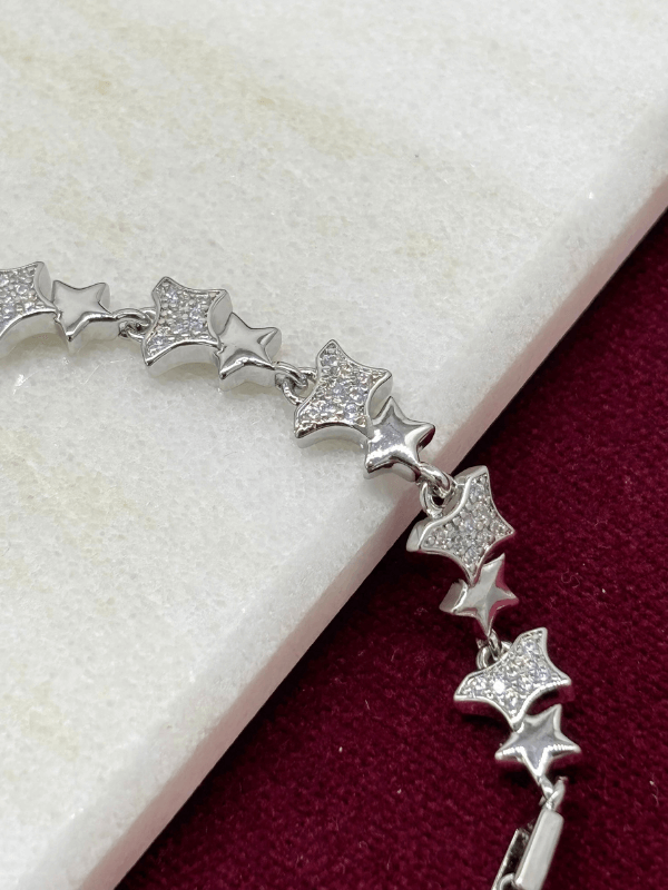 Küçük Taşlı ve Parlak Çift Yıldızlı Silver Bileklik