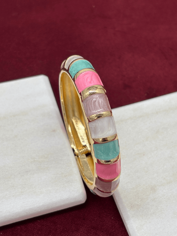 Rengarenk Şekilli Altın Detaylı Gold Kelepçe