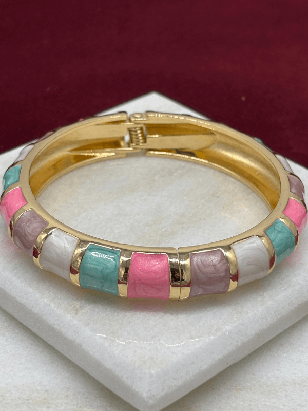 Rengarenk Şekilli Altın Detaylı Gold Kelepçe