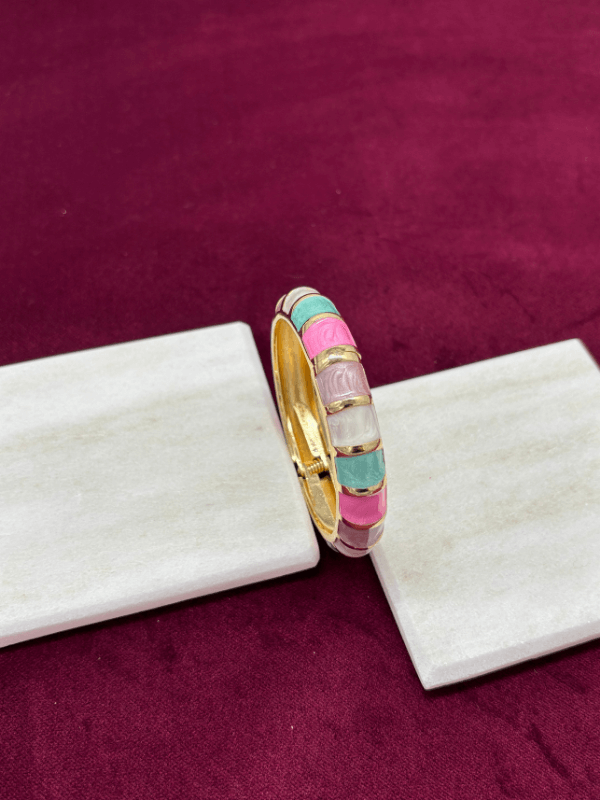 Rengarenk Şekilli Altın Detaylı Gold Kelepçe