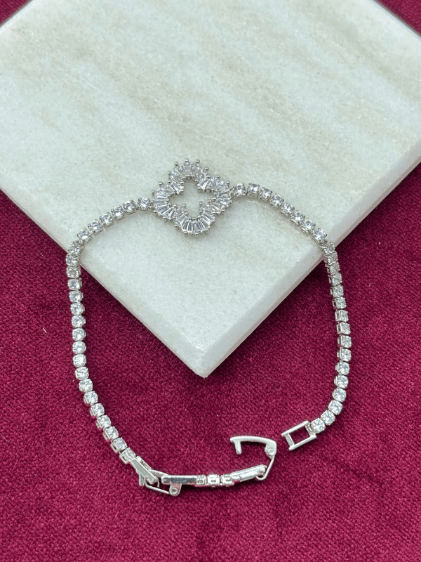 Büyük Taşlı Yaprak Detaylı Silver Bileklik