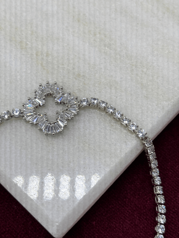 Büyük Taşlı Yaprak Detaylı Silver Bileklik