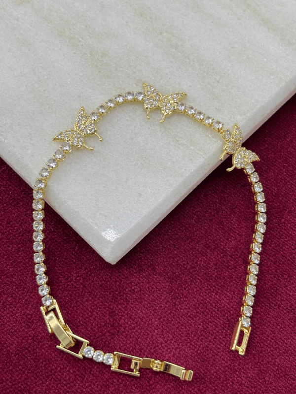 Taşlı Üç Kelebekli Gold Su Yolu Bileklik