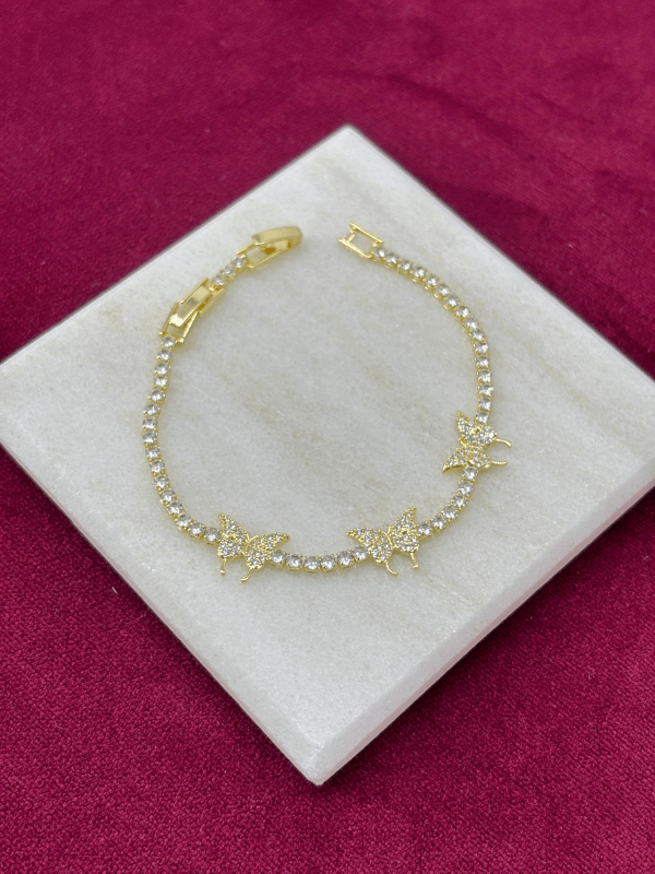 Taşlı Üç Kelebekli Gold Su Yolu Bileklik