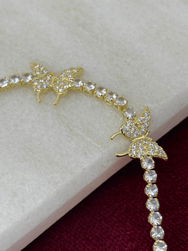 Taşlı Üç Kelebekli Gold Su Yolu Bileklik