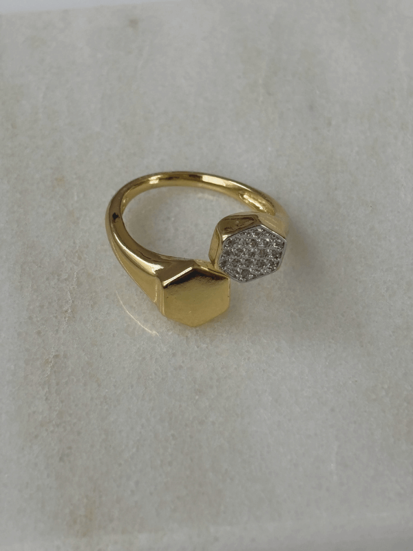 Silver Taşlı Bal Peteği Detaylı Gold Yüzük